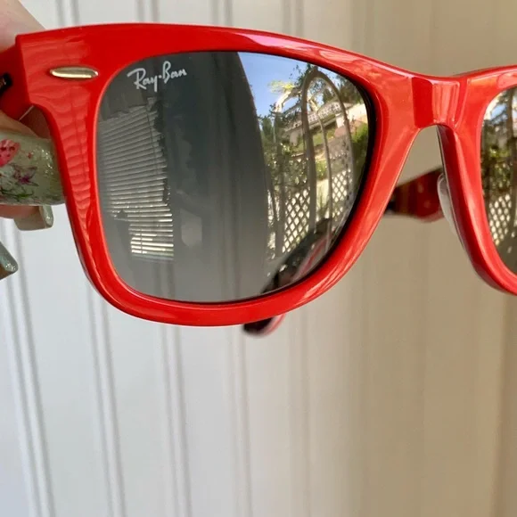 🪸❤️RAY-BAN “RARE” COLOR CORAL RED W/ FLORAL ALOHA PRINT EXCELLENT NO SCRATCHES!